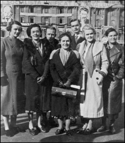 Agnes Hodgson, May Macfarlane, Mary Lowson, Una Wilson and Aileen Palmer in Barcelona in December 1936